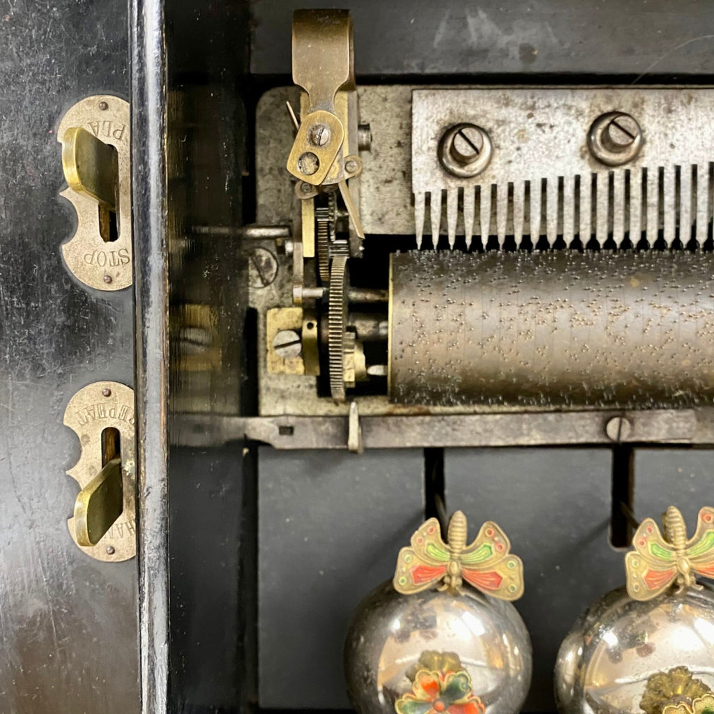 Music Box, Antique , with British Coat of Arms