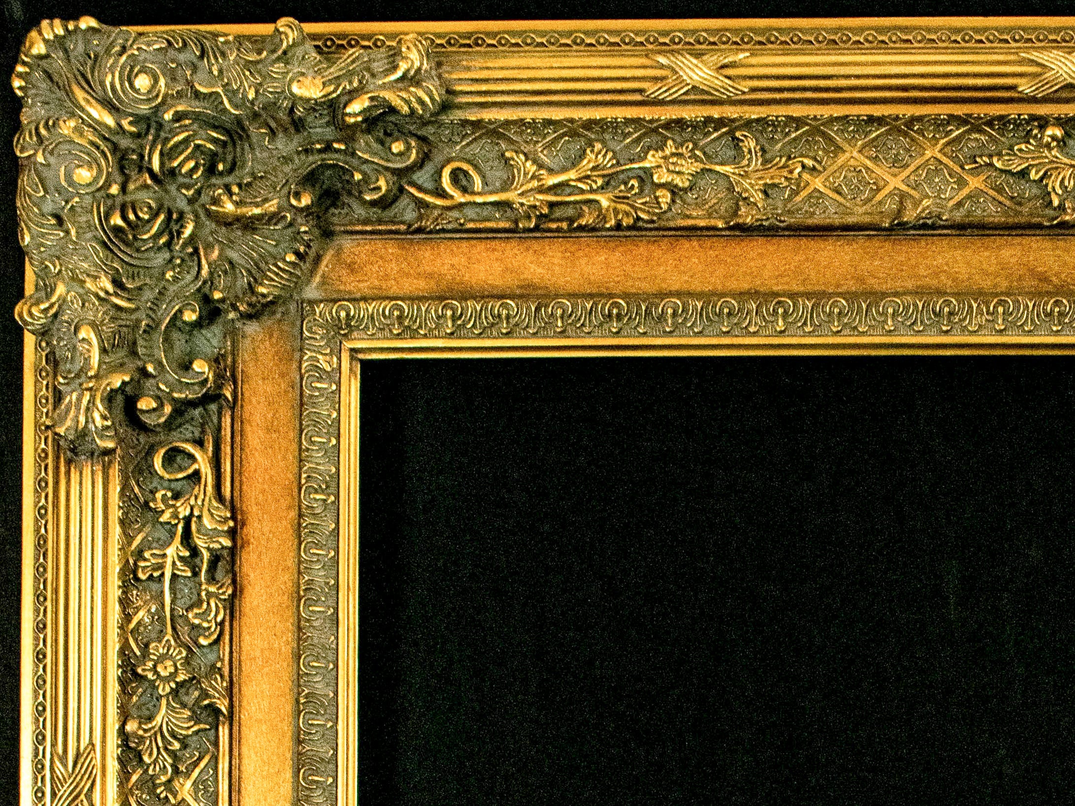 Frame Large Gilded wood and gesso with Picasso print