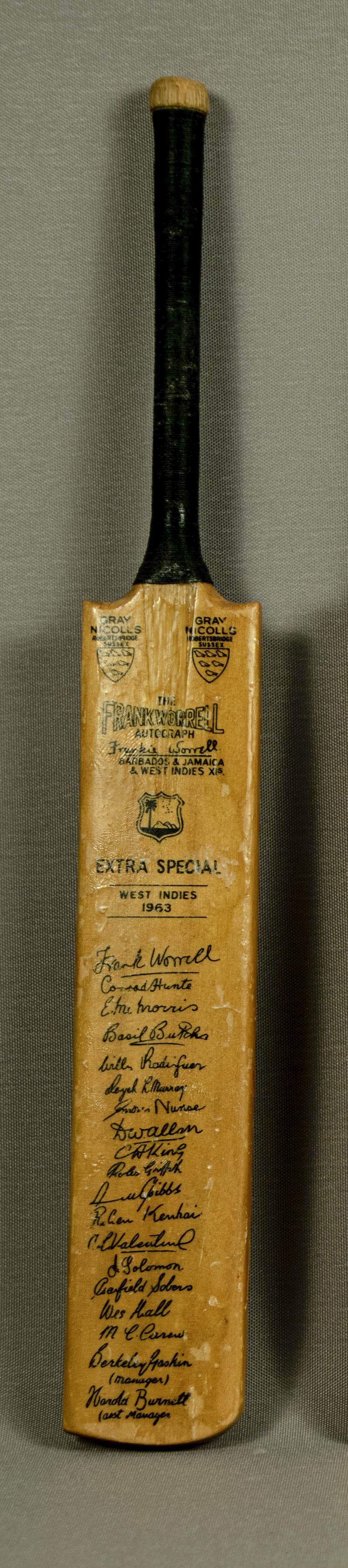 Rare Cricket Souvenir, Miniature Bats, Collection, Signed and autographed